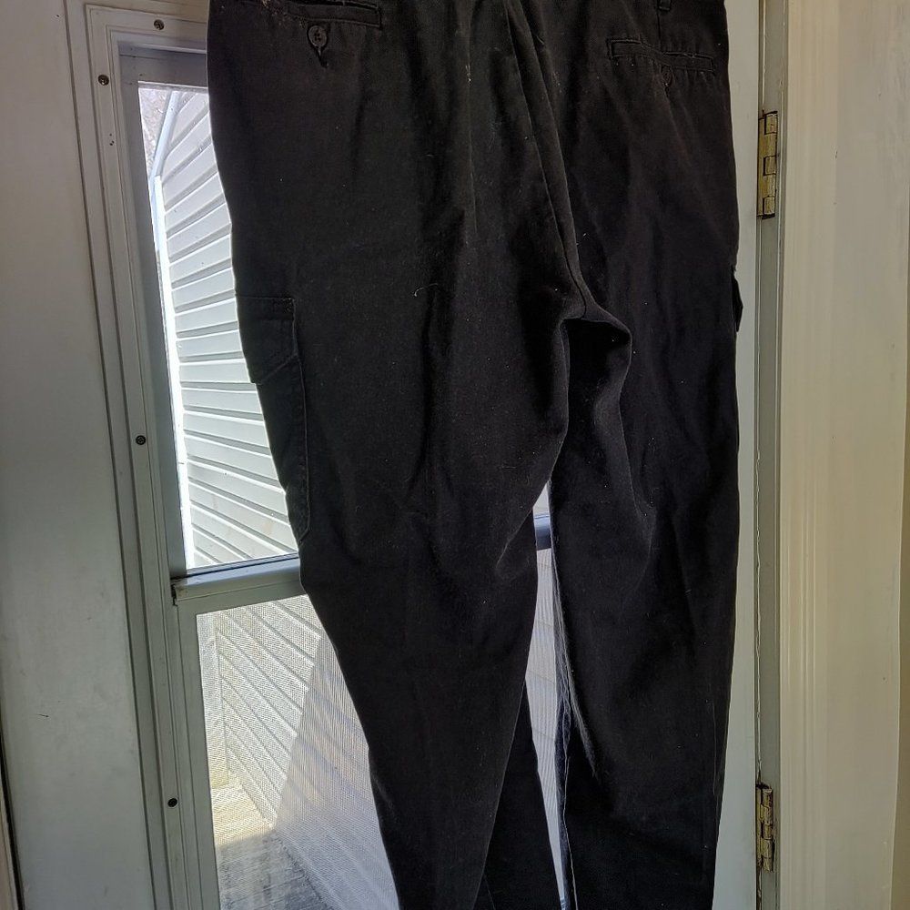 Black Dakota cargo work pants,  42X32 - Picture 4 of 4